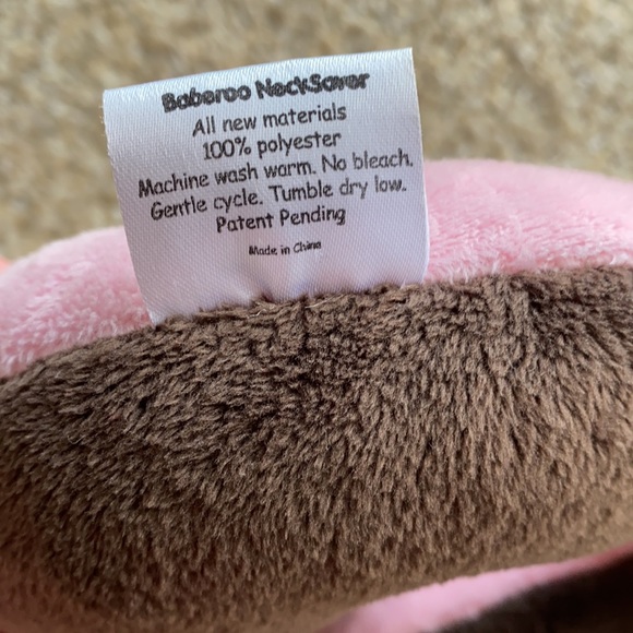 Baberoo Neck Saver for Infants reversible with brown & light pink colors, soft - Picture 4 of 7